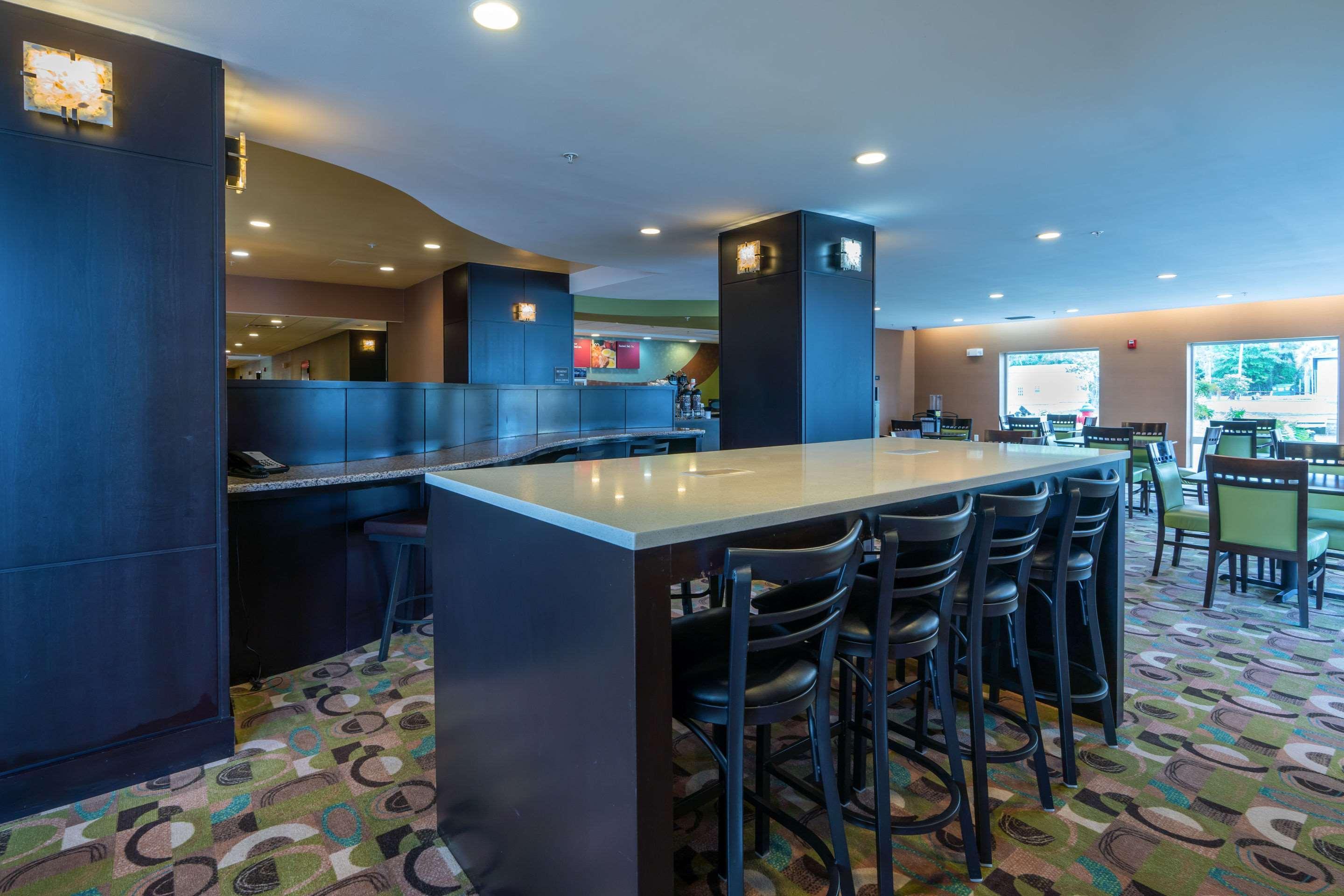 Comfort Suites Лейк Сити Экстерьер фото